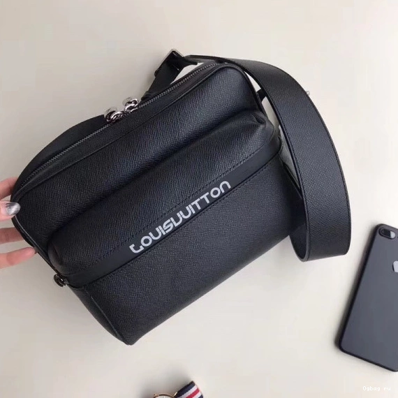 Vuitton Messenger Louis 0720
